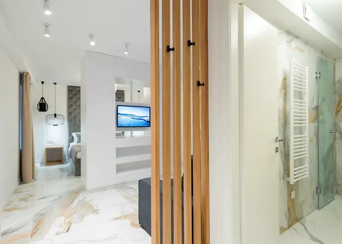 Πανσιόν Royal Luxury 4*