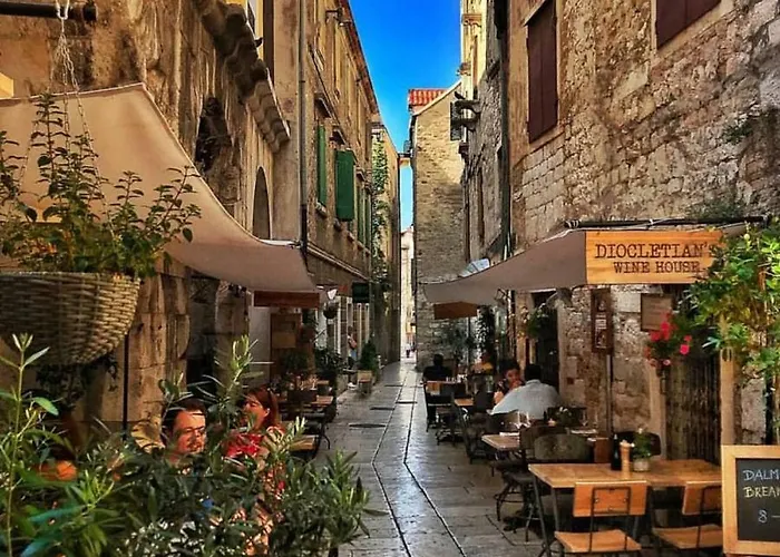 Πανσιόν Royal Luxury Σπλιτ