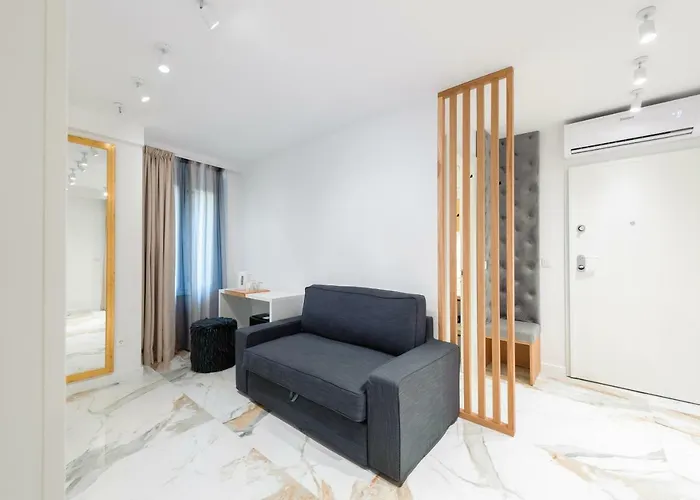 Royal Luxury Πανσιόν 4*